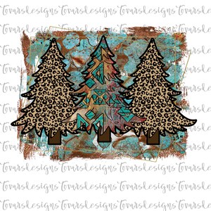 K&ouml;nnte beinhalten: Drei stilisierte Weihnachtsb&auml;ume vor einem rustikalen Hintergrund. Der mittlere Baum ist mit einem geometrischen Muster in T&uuml;rkis, Braun und Rot verziert. Die B&auml;ume an beiden Seiten sind mit einem Leopardenmuster verziert.