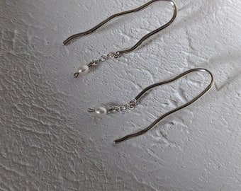 Wavy sterling silver pearl stud earrings