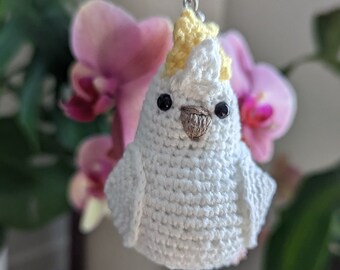 Cockatoo Keychain Crochet (w/customized name) Amigurumi, Crochet bird, Gift for parrot lovers