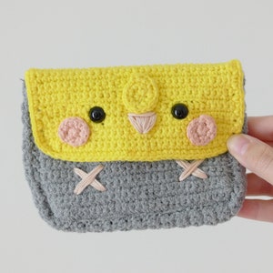 Cartera de crochet con forma de cacatúa, compatible con AirPod, auriculares, lápiz labial, hecha a mano, amigurumi, pájaro de crochet, regalo para amantes de los loros