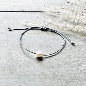 Pearl bracelet // bracelet - freshwater pearl // delicate bracelet with pearl // dainty bracelet with freshwater pearl