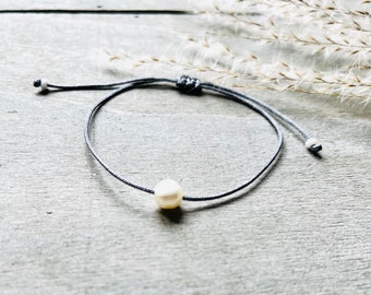 Pearl bracelet // bracelet - freshwater pearl // delicate bracelet with pearl // dainty bracelet with freshwater pearl