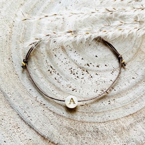 Pulsera letra nácar de agua dulce