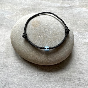 Pulseira Tau Surfer com letras iniciais azuis