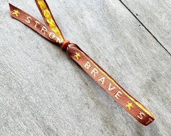 Bracelet, hippie, boho, Ibiza, fabric bracelet, festival, friendship bracelet with the saying "Strong and brave"