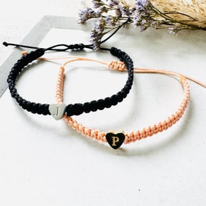 Conjunto pulsera pareja / pulsera corazón letra acero inoxidable / 2 corazones personalizados / pulsera amistad / pulsera macramé para él y ella