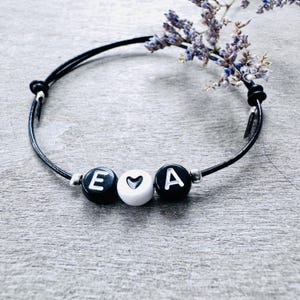 Pulsera personalizada iniciales // pulsera pareja // blanco y negro // letras iniciales niños // pulsera amistad