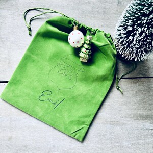 personalized velvet bag // Christmas gift packaging // name personalized // gift packaging // book packaging