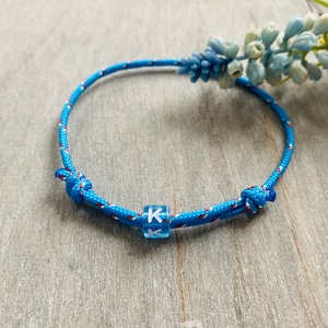 Armband Tau Surfer mit Buchstaben Initial blau