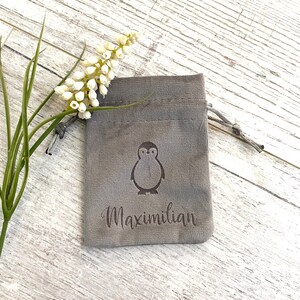lasergravierter Samtbeutel personalisiert Geschenk Verpackung Pinguin Kind