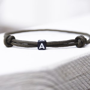 Pulseira Tau Surfer com letras iniciais pulseira masculina corda de vela