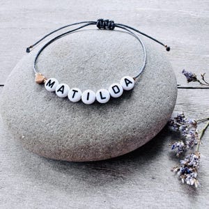 Pulsera personalizada con nombre, macramé, pulsera de la amistad y cuentas con letras.