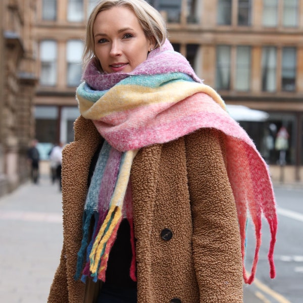 Couverture écharpe arc-en-ciel, écharpe pour femme, écharpe à franges, châle surdimensionné, écharpe d'hiver chaude, cadeaux écossais pour elle, cadeau de Noël pour femme