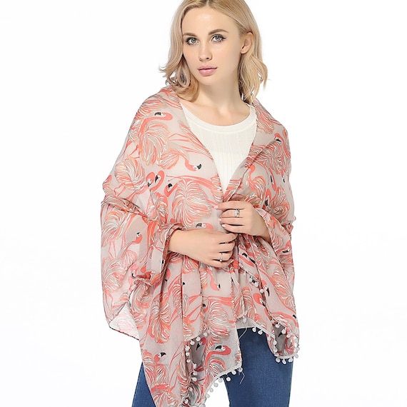 Foulard Imprimé Flamant Rose Argenté – Blanc Cassé – Neuf Avec étiquettes, Cadeau Idéal