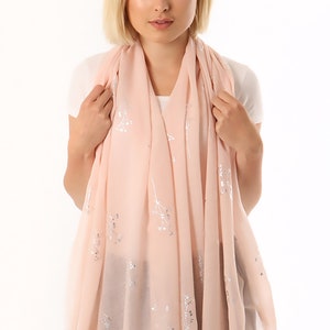 Personlig blommig halsduk, halsdukar för kvinnor, silverfolietryckt halsduk, present till henne, lätt halsduk, bröllopssjal, present till mamma bild 4