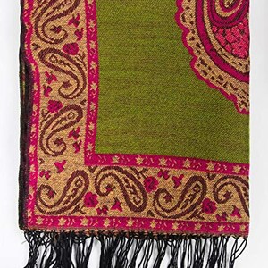 close up of the material and the tassel trim edge of the boho poncho