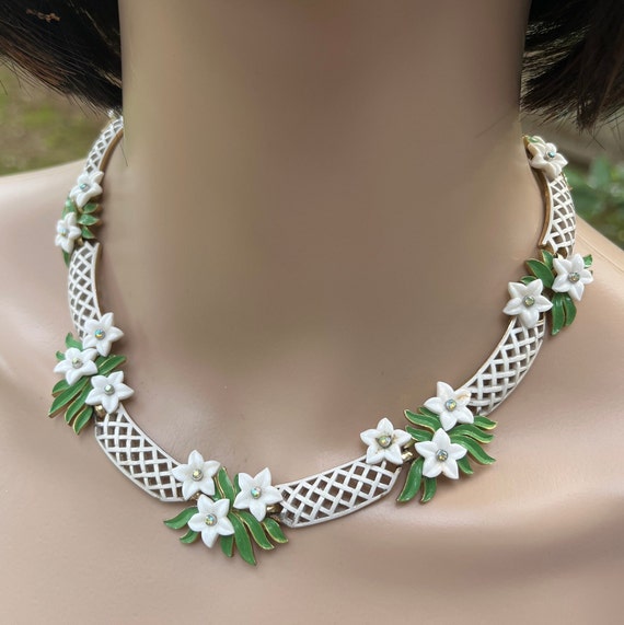 Trifari White Flower Necklace