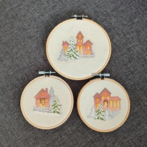 Kleine kerstversieringen, feestelijk huis kruissteekpatroon, winterlandschap kruissteek pdf-patroon, set van 3 klein kerstdorp