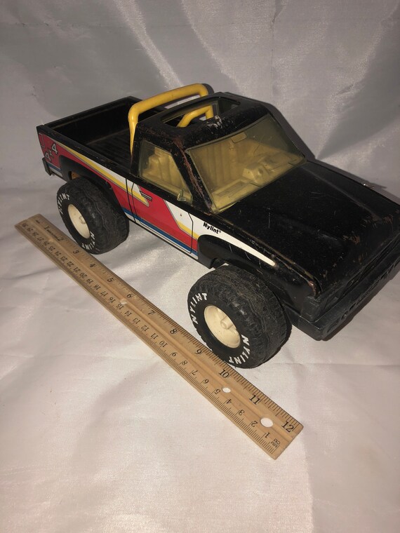 nylint pickup truck
