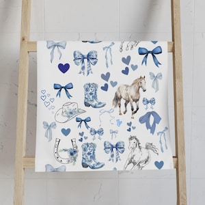 Pferd Handtuch, Pferd Dekor, Bauernhaus Küchentuch, blau Schleifen, Western Thema, blau Cowgirl Handtuch, Geschenk für Pferdeliebhaber