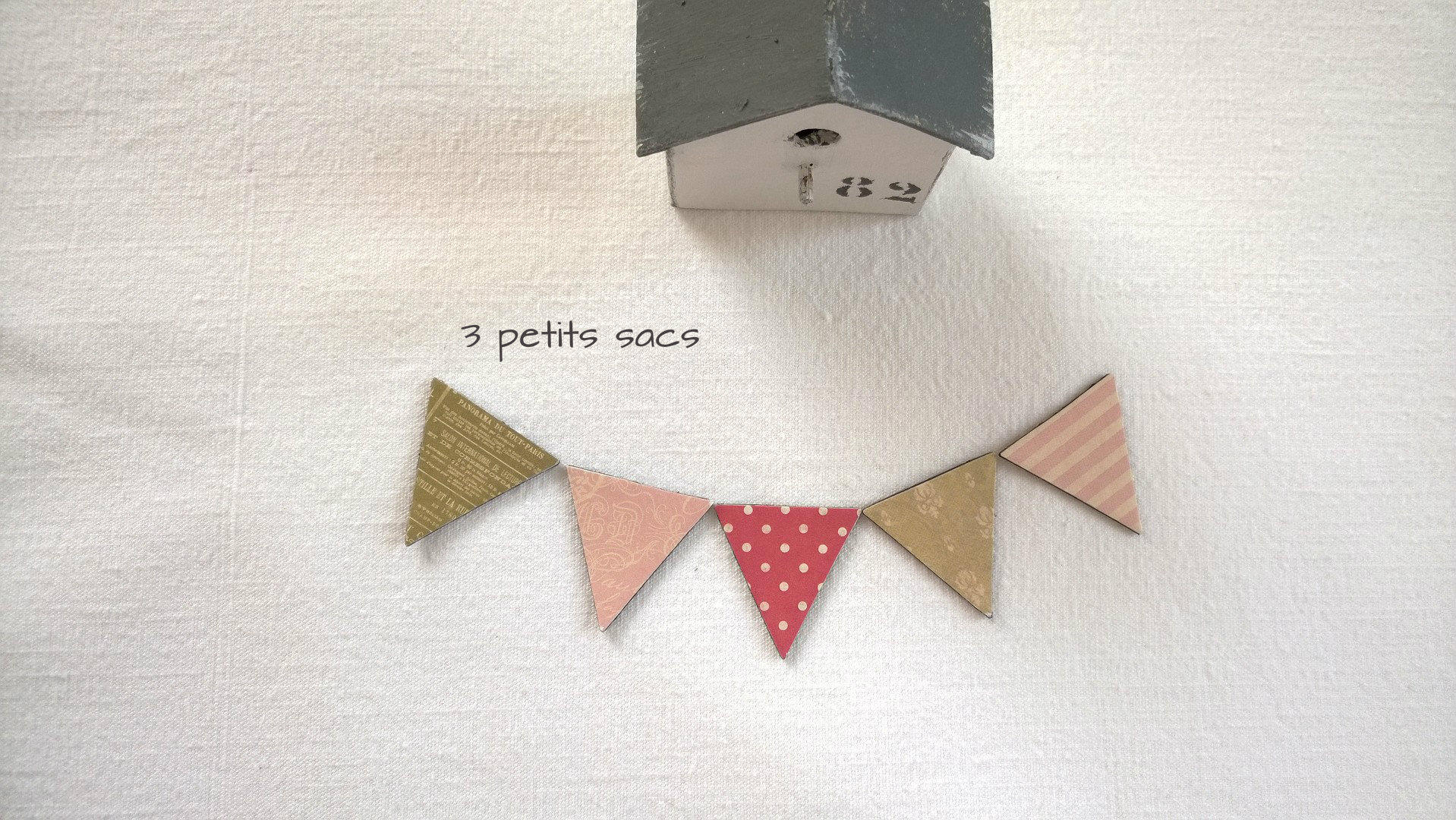 Magnets, 5 Fanions Papiers Épais ; Camaïeu de Roses et Vert Olive Ambiance Vintage