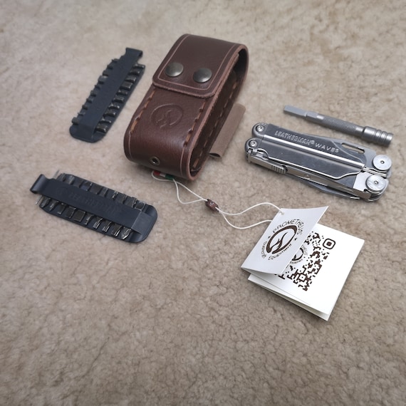 LEATHERMAN® MULTITOOL PRO Leather Sheath pockets for Bits and