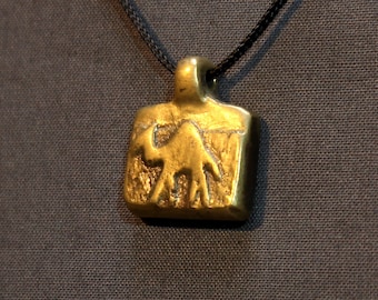 El Camello - Colgantes de latón con fragmentos de Petra