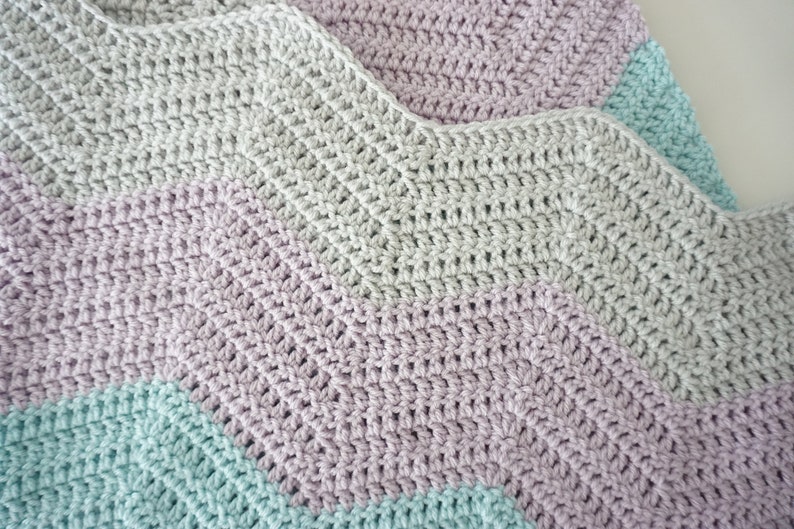 PDF CROCHET PATTERN. Chunky Zigzag Blanket Pattern. Modern Crochet