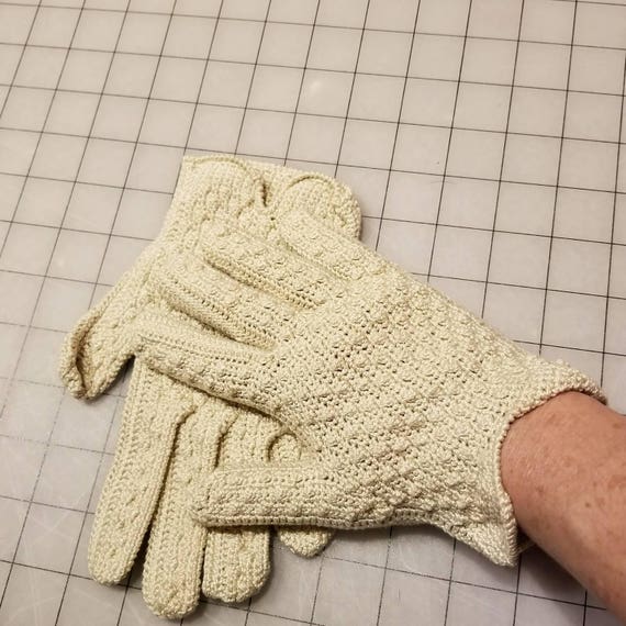 Knit gloves size 7+ hand knit 30s, 40s Womens