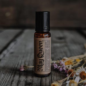 may queen perfume oil 10ml / horror & macabre / gothic goth spooky halloween witch witchy / cologne bath