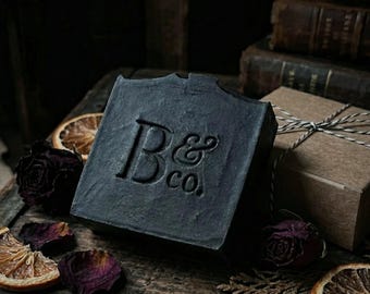 Schwarzdorn Seifenstück | Bernsteinfarbene Nacht blüht | handgefertigte Kleinserie | feuchtigkeitsspendende vegane Gothic Seife | ehemals Baphomet