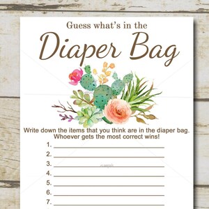 Puede incluir: Un juego de baby shower imprimible con un diseño de cactus y flores. El juego se llama "Adivina qué hay en la bolsa de pañales" y tiene 12 líneas para que los invitados escriban sus conjeturas.
