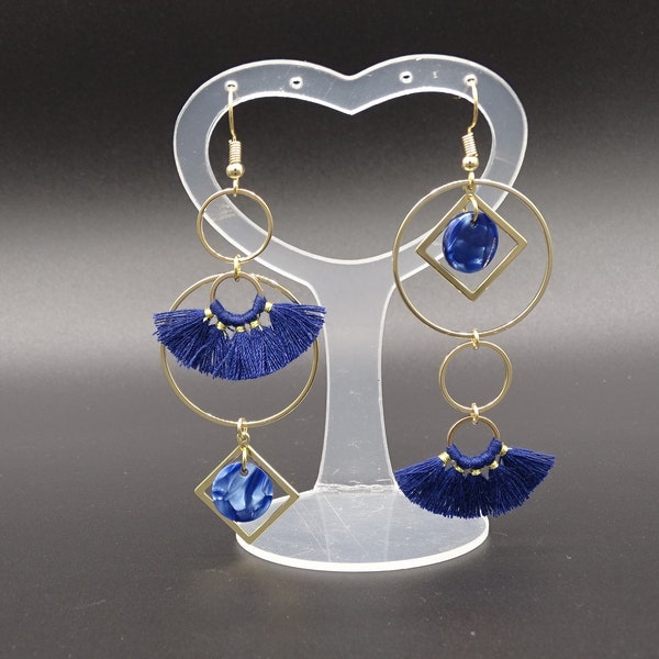 Boucles d'oreilles pendantes asymétriques pompon bleu