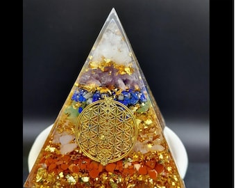Orgonite pyramid with 7 chakras (+ a free sun catcher)