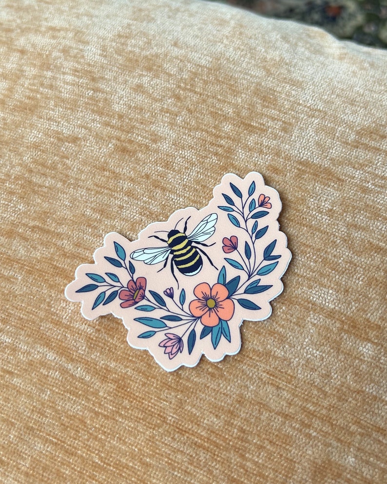 Sticker abeille et fleurs, Sticker rose pêche, Sticker vinyle bouteille d'eau, Sticker imperméable, Sticker pour ordinateur portable, Sticker amoureux de la nature, bourdon image 4