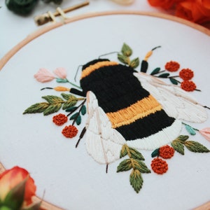 Bumble Bee Embroidery Pattern, Digital Download Embroidery, Spring Craft Embroidery, Summer Ideas, Bee Embroidery Designs, Hand Embroidery, image 4