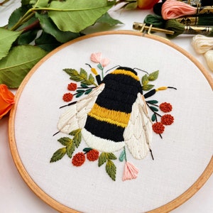 Bumble Bee Embroidery Pattern, Digital Download Embroidery, Spring Craft Embroidery, Summer Ideas, Bee Embroidery Designs, Hand Embroidery, image 6