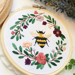 Bee Hand Embroidery Pattern Digital Download Embroidery - Etsy