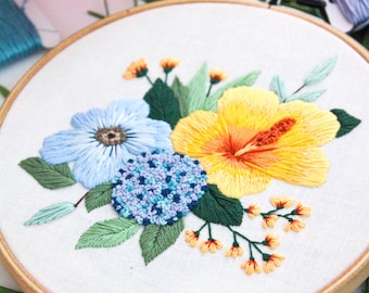 UND FLOWER RAISED EMBROIDERY TOPグリーン UND FLOWER RAISED EMBROIDERY TOP（カーディガン/ボレロ