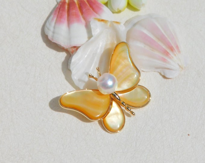 Butterfly Brooch with White Akoya Pearl | Golden Mother-of-Pearl | Gold Plated Alloy | AAA | Butterfly Pin | Saltwater Pearl | Shell Pin