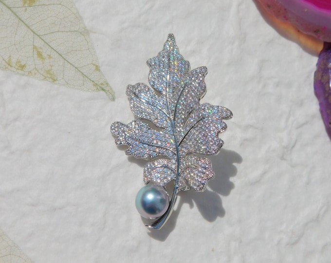 Rhinestone Tahitian Pearl Leaf Brooch/Pendant | 10.4mm | Round | AAA | Silver Gray | Black Pearl Pin | South Sea Pearl | Pinnately Lobed