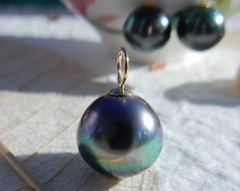 Faceted Solid 18k Yellow Gold Tahitian Pearl Earrings and Pendant SET | Grooved texture | 12mm | Near Round | Ready to ship