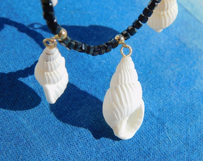 Black Spinel White Seashell Charm Necklace | Cube Faceted | Solid 18kt Yellow Gold | Choker Necklace | Gemstones | Natural Seashells
