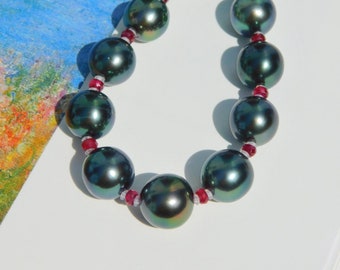 Tahiti Perle und Facettierte Rubin Kette | 8,5-10,3mm | AAA | Edelstein Blau Grün |  17 Zoll | Südseeperlen Halskette | Pfauengrün