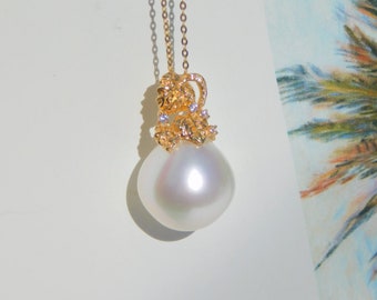 15mm White South Sea Pearl Textured Leaf Pendant | Solid 18K Gold Leaf Bail | AAA | Single Pearl | Australian Saltwater Pearl Pendant