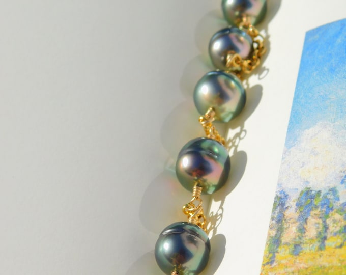 Circled Tahitian Pearl Satellite Bracelet | Peacock | Gold filled Rolo Chain | Adjustable Length | Wire Work | Black Pearls | AAA