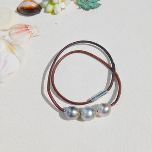 Leather and Tahitian Pearl Necklace | Three Tahitian Pearls | 13mm | Pearl and Leather Choker | Silver | Unisex | AAA | 18 Inches | Gray