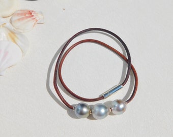 Leather and Tahitian Pearl Necklace | Three Tahitian Pearls | 13mm | Pearl and Leather Choker | Silver | Unisex | AAA | 18 Inches | Gray