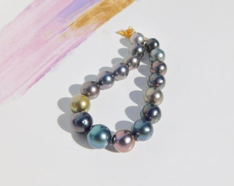 Tahitian Pearl Bracelet | 7.8-9.4mm | Round | 6.25 to 6.5 inches Wrist | Saltwater Pearl Bracelet | Black Pearl | Solid 18kt Gold | Toggle