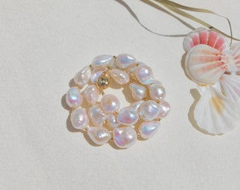Barqoue Freshwater Pearl Necklace | White with Rainbow Overtone | Very High Luster | AAA+ | Solid 9kt Gold Clasp | 17 Inches | 18kt Gold